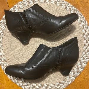 Ziera black leather zip up booties